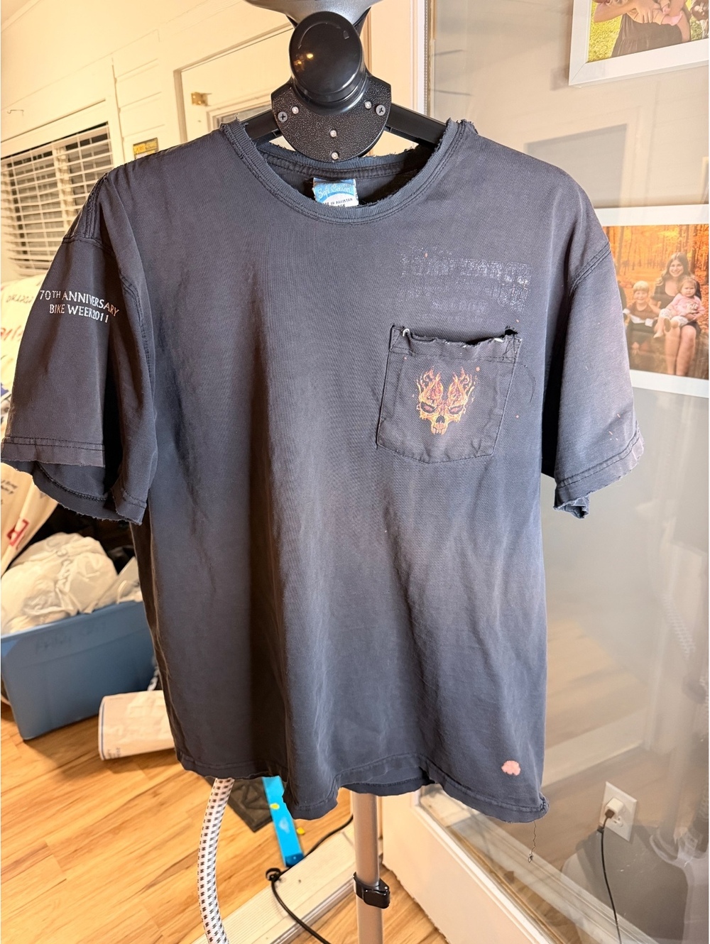 Iron Horse Saloon T-Shirt Men’s XL 2011 Bike Week Skull Flames Distressed